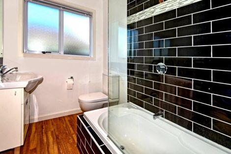 Photo of property in 9 Dunedin Street, Redwood, Christchurch, 8051