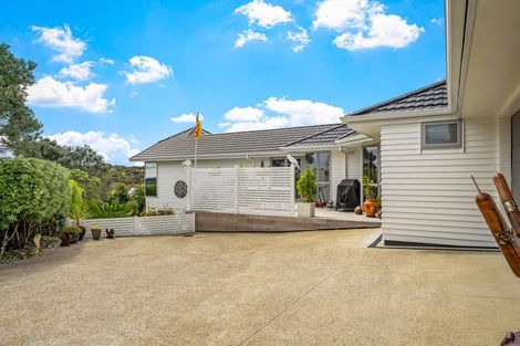 Photo of property in 1/4 Roberts Road, Matakatia, Whangaparaoa, 0930
