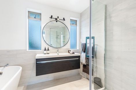 Photo of property in 23 Henry Partington Place, Greenhithe, Auckland, 0632