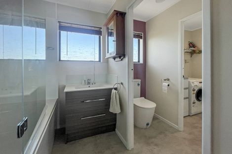 Photo of property in 7 Sunhaven Drive, Newlands, Wellington, 6037