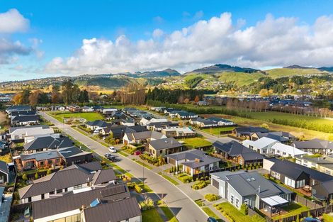 Photo of property in 8 Irvines Track, Halswell, Christchurch, 8025