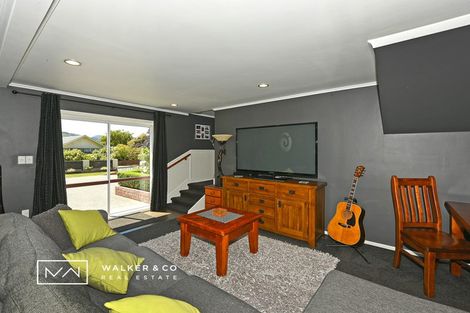Photo of property in 2 Mccarthy Grove, Clouston Park, Upper Hutt, 5018