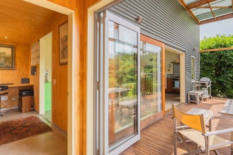 Photo of property in 25 Tennis Court Road, Raumati South, Paraparaumu, 5032