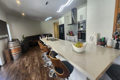 Photo of property in 15 Opal Avenue, Timberlea, Upper Hutt, 5018