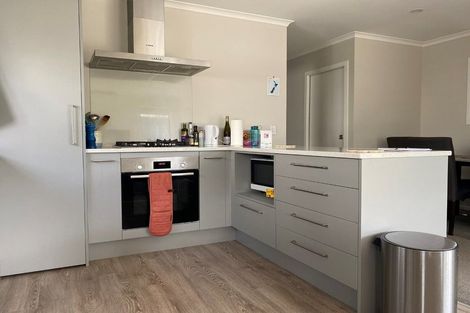 Photo of property in 37 Tamworth Crescent, Newlands, Wellington, 6037