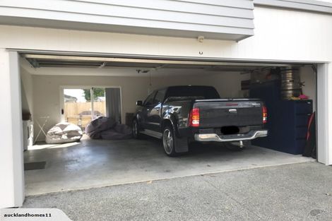 Photo of property in 4 Ruhanui Lane, Pakuranga Heights, Auckland, 2010