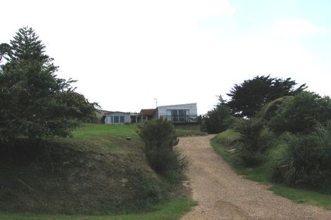 Photo of property in 17 Alison Road, Surfdale, Waiheke Island, 1081