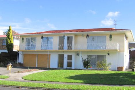 Photo of property in 15 Borrowdace Avenue, Botany Downs, Auckland, 2010