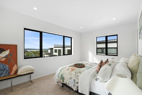 Photo of property in 5/90 Picasso Drive, West Harbour, Auckland, 0618