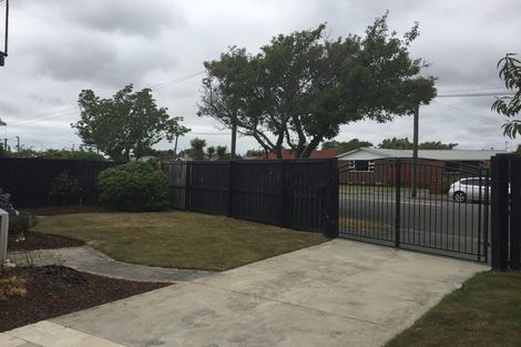 Photo of property in 87 Farquhars Road, Redwood, Christchurch, 8051