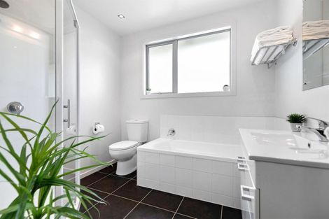 Photo of property in 11 Mystery Grove, Lake Hayes, Queenstown, 9304