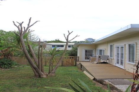 Photo of property in 14 Atkinson Road, Titirangi, Auckland, 0604