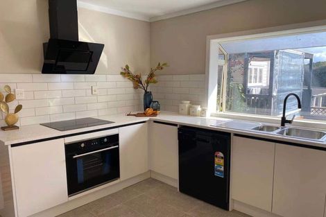 Photo of property in 48 Gladstone Road, Northcote, Auckland, 0627