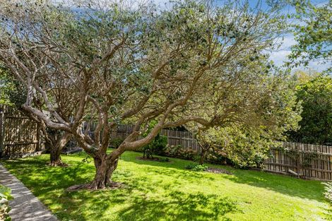 Photo of property in 12 Exploration Way, Whitby, Porirua, 5024