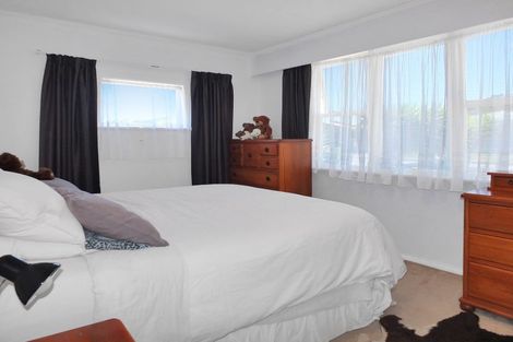 Photo of property in 16 Mark Perreau Place, Foxton, 4814