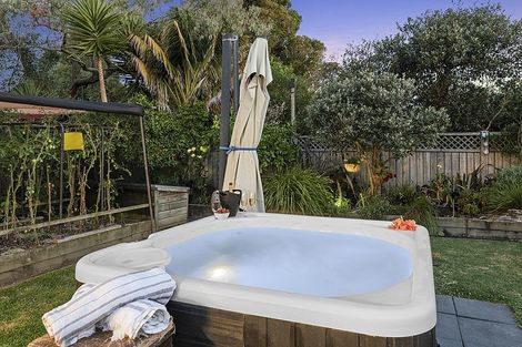 Photo of property in 11 The Terrace, Herald Island, Auckland, 0618