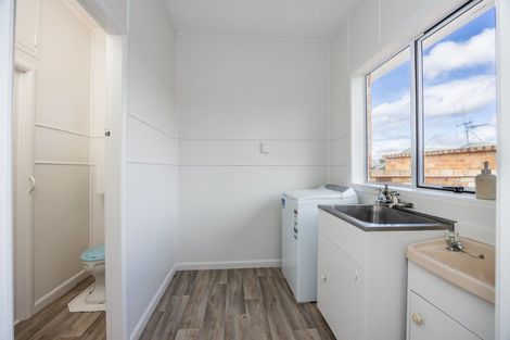 Photo of property in 22 Forest Lake Road, Forest Lake, Hamilton, 3200