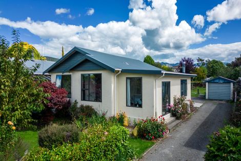 Photo of property in 70 Rhodes Street, Waimate, 7924