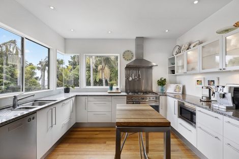 Photo of property in 100 Cornwallis Road, Cornwallis, Auckland, 0604