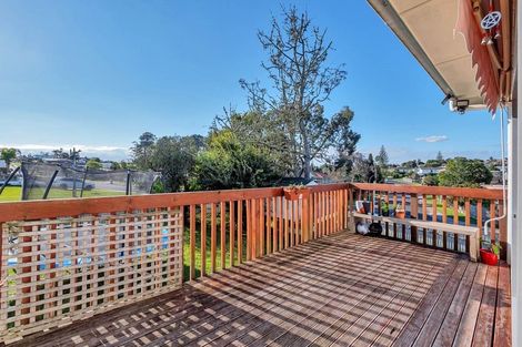 Photo of property in 2 Karo Place, Glendene, Auckland, 0602