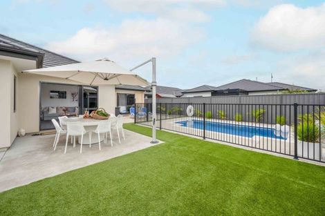 Photo of property in 12 Benmore Place, Poraiti, Napier, 4112