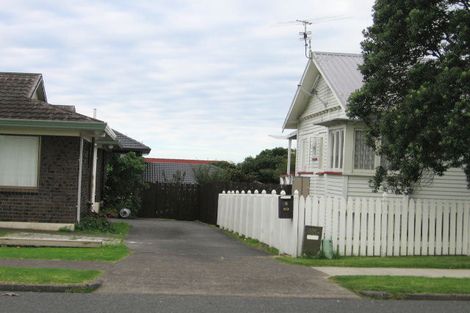 Photo of property in 1/60 Sandspit Road, Cockle Bay, Auckland, 2014