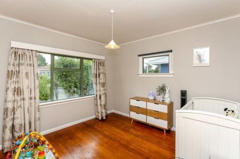 Photo of property in 17 Maratahu Street, Westown, New Plymouth, 4310
