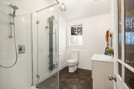 Photo of property in 124 Rimmer Road, Helensville, 0875