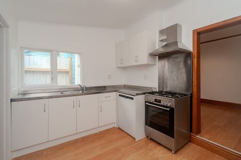 Photo of property in 12 Rolleston Street, Mount Cook, Wellington, 6021