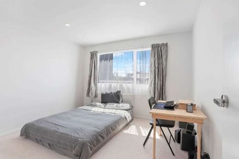 Photo of property in 4035c Great North Road, Glen Eden, Auckland, 0602