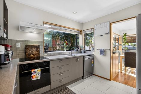 Photo of property in 2/164 Nile Road, Milford, Auckland, 0620
