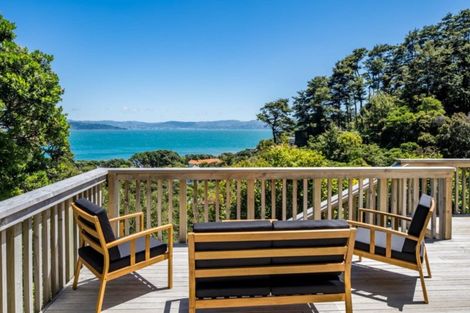 Photo of property in 33 Kotari Road, Days Bay, Lower Hutt, 5013