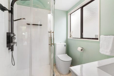 Photo of property in 4 Carriage Close, Northpark, Auckland, 2013