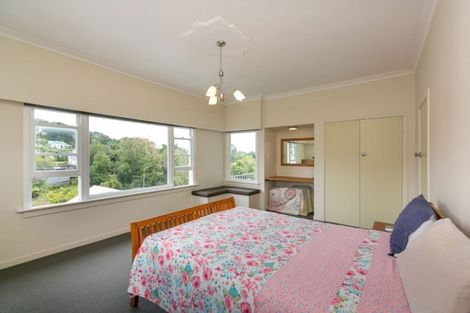 Photo of property in 5 Pendarves Street, New Plymouth, 4310