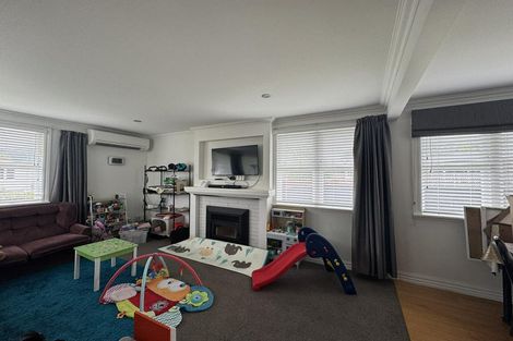 Photo of property in 4 Tiwakawaka Grove, Heretaunga, Upper Hutt, 5018