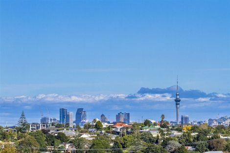 Photo of property in 70 Chivalry Road, Glenfield, Auckland, 0629