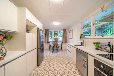 Photo of property in 41 Bird Grove, Stokes Valley, Lower Hutt, 5019