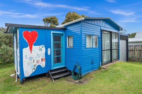 Photo of property in 10 Omutu Street, Oakura, Hikurangi, 0184