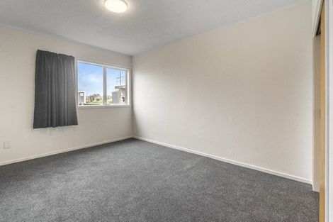 Photo of property in 1/86 Sylvan Avenue, Northcote, Auckland, 0627