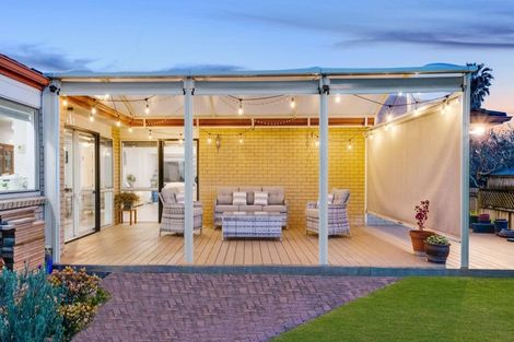 Photo of property in 21 Lothian Brae, Wattle Downs, Auckland, 2103