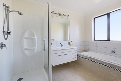 Photo of property in 5 Mana Place, Poraiti, Napier, 4112