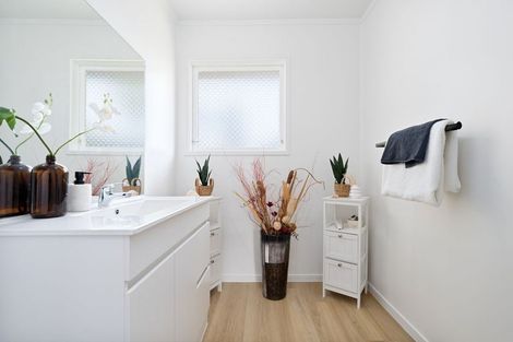 Photo of property in 402 West Coast Road, Glen Eden, Auckland, 0602