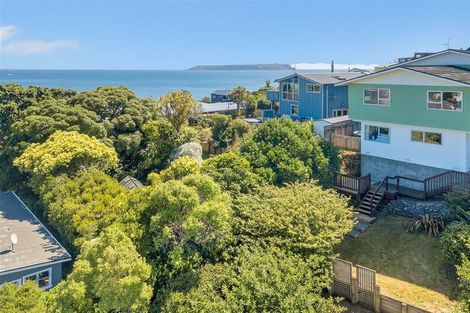 Photo of property in 18 Gordon Road, Plimmerton, Porirua, 5026