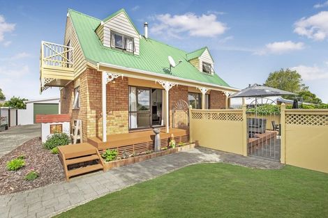 Photo of property in 14 Hadley Wood Drive, Wattle Downs, Auckland, 2103