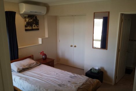 Photo of property in 14 Fulmar Way, Unsworth Heights, Auckland, 0632