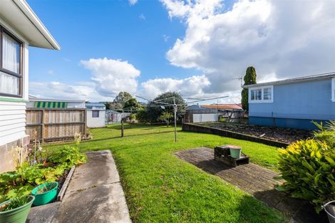 Photo of property in 72a Sylvan Crescent, Te Atatu South, Auckland, 0610