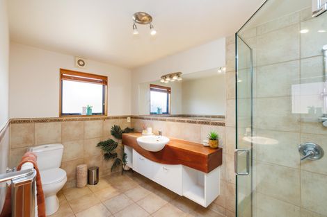 Photo of property in 33 Ruapehu Drive, Fitzherbert, Palmerston North, 4410