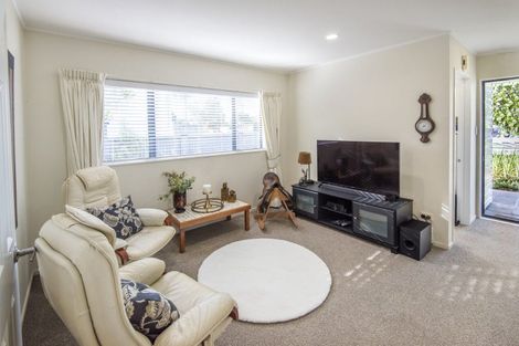 Photo of property in 24 Niccol Avenue, Narrow Neck, Auckland, 0624