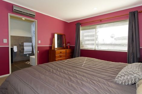 Photo of property in 17 Carlas Way, Ranui, Auckland, 0612