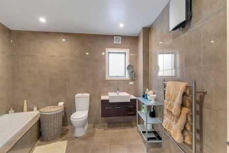 Photo of property in 21 Seascape View, Paremata, Porirua, 5024